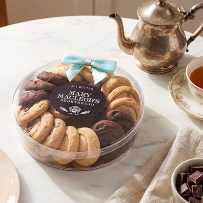 Clear Round With 21 Signature Chocolate Crunch Shortbread Cookies